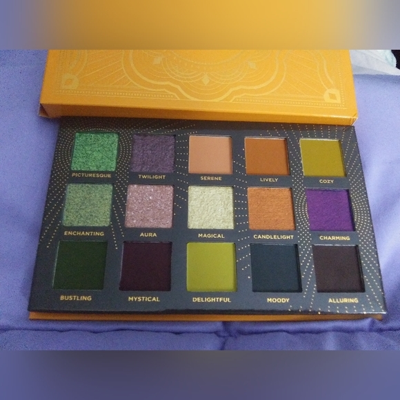 AceBeaute Ambiance Eyeshadow Palette. - Picture 8 of 11